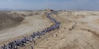 Movimento No Pfas unito “accerchia” Miteni simbolicamente domenica 22 aprile nel Giorno Mondiale della Terra con canti, balli e l’artista simbolo delle madri Yael Deckelbaum