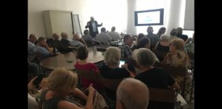 Conferenza sotto scorta di VicenzaPiù per i soci vittime di BPVi, Veneto Banca e delle 4 risolte: nonostante i forconari della libertà di stampa di Luigi Ugone e Don Torta, è piena sala Chiesa… per essere informati