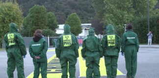 Azione davanti alla Miteni, Greenpeace: l’inquinamento da Pfas è un crimine ambientale