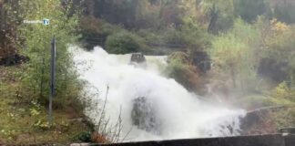 Nubifragi in arrivo: strada allagata da Carbonare a Lavarone, bloccata Valdastico verso Trento