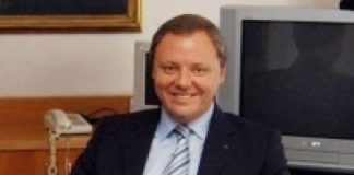 Gruppi consiliari, Sergio Berlato (FdI-AN- MCR) dà il benvenuto a Massimiliano Barison ex Forza Italia, mentre Elena Donazzan lo considera un traditore