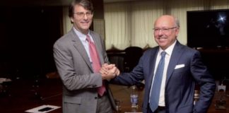 “Basta un minuto del suo tempo per aiutarci a migliorare”. Ce lo chiede Stefano Barrese di Intesa Sanpaolo e glielo dedichiamo noi che… non siamo da tempo clienti BPVi: noi non siamo stati comprati a 1 nano centesimo