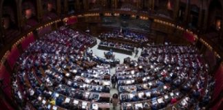 Dalle bollette del gas ai vitalizi, la fantasia “anticasta” al potere alle Camere: centinaia di milioni anche ai dipendenti