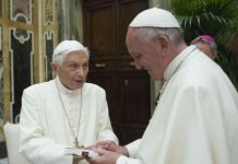Auguri a Benedetto XVI sempre al servizio di Dio e della Chiesa