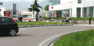 Thiene, un motociclista si schianta contro un muretto e finisce all’ospedale in gravi condizioni