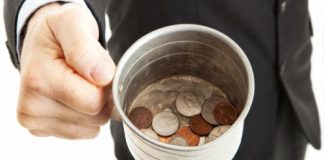 Dietro sofferenze bancarie cedute a finanza speculativa ci sono famiglie e imprese in difficoltà. Il Fatto: governo tutela creditori, ma gli insolventi possono ancora difendersi