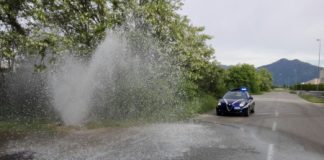 Thiene, abbattuto un idrante, la strada diventa un fiume