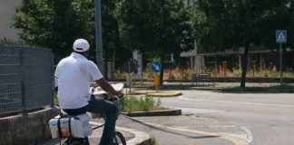 Succede da noi, da Rosà lungo il nord. Si chiama barbarie “volantinare” in nero e “sotto GPS” a 500 ? al mese per 15 ore al giorno