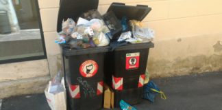 Rifiuti, in corso Fogazzaro i cassonetti strabordano di… tutto e di più