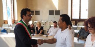 Cerimonia con il sindaco Rucco per la cittadinanza italiana a nove stranieri. Sono 195 da gennaio