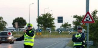 Thiene, non si ferma all’alt e percorre l’area pedonale a forte velocità