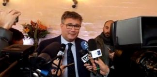 Adriano Paroli plaude all’azzeramento dei direttivi di Forza Italia e scoppia la polemica