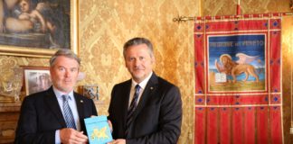 Repubblica Settinsulare, i doni di Ettore Beggiato al Presidente Ciambetti sui possedimenti Serenissima delle isole Ionie