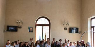 Studenti polacchi e dell’Istituto Farina a Palazzo Trissino col consigliere De Marzo