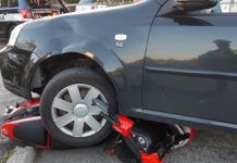 Schio, motociclista ferito dopo essere finito sotto un’auto