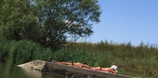 Nudista 61enne lungo il Bacchiglione: oltre 3 mila euro di multa. La moglie: “pensavi di essere ancora a Formentera?”