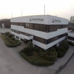 Oggi a Vicenza crisi di titoli sulla malavita: soltanto amputato un dito (e mezzo) a lavoratore algerino che addestrava interinale gambiano alla Ferretto Group. Quisquilie…