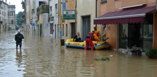 Terremoto e alluvione, volontari Protezione Civile in piazza a Vicenza per sensibilizzare i cittadini