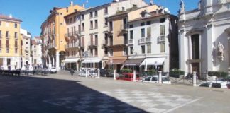 “Unico”, in piazza Biade il mercato del fatto a mano: pezzi unici con storie da vivere