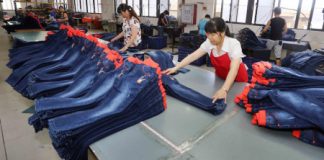 Cinquantenne vicentina ruba due jeans da 20 euro dai cinesi: ripresa dalle telecamere e fermata