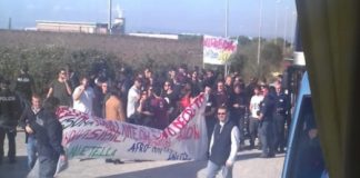 Controllati dalla polizia all’ingresso di Roma anche i pullman del Veneto con i manifestanti contro il razzismo del “governo Salvini”: la protesta di Rifondazione Comunista Vicenza