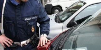 I trucchi dei furbetti del parcheggio invalidi a Vicenza: quattro casi in una settimana scoperti dalla polizia locale