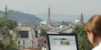 Wi-Fi pubblico, Rucco precisa: “via non da tutti i parchi”. Ma l’opposizione va già all’attacco: “ridicolo”