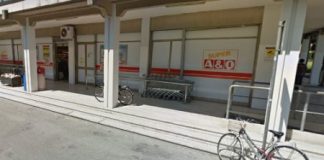 Mani addosso fuori da un supermercato tra il direttore e un africano che importunava i clienti