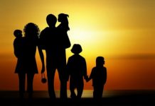 No alla reintroduzione di “padre” e “madre” sui documenti. Caretta (FdI): “avversione della sinistra”