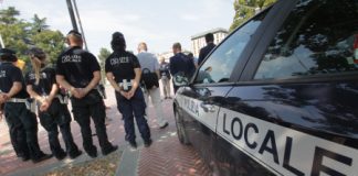 Si rifiuta di pulire dal cibo il parco giochi di via Adenauer: richiedente asilo (con marjiuana) fermato dai vigili