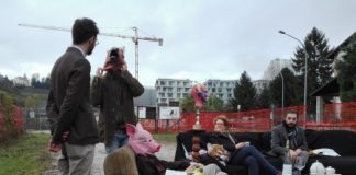 “Ambientalisti da salotto”: divani, tappeti e soprammobili davanti all’ingresso del cantiere di Borgo Berga a Vicenza