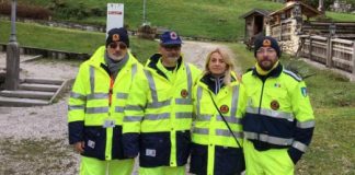 Sovizzo, una squadra della Protezione Civile al lavoro in Cadore sui luoghi del disastro