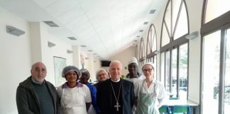 Il Vescovo di Vicenza Pizziol pranza alla Caritas con i senza fissa dimora