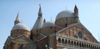 Messaggero di Sant?Antonio chiude e licenzia tutti a pochi giorni dal Natale, Fnsi: “frati senza alcuno scrupolo”