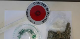Botte per strada in contrà San Biagio a Vicenza tra uno spacciatore di marijuana minorenne e un automobilista