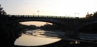 Una ragazza tenta di lanciarsi nel Brenta dal Ponte di Bassano: bloccata in extremis dai Carabinieri
