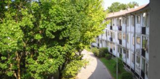 Protesta al Villaggio del Sole “Illuminiamo la Bissa”. I residenti: “un unico lampione mai entrato in funzione”