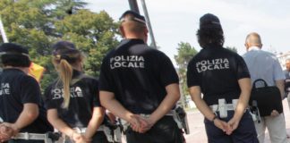 Pistole al personale femminile della Polizia Locale di Vicenza, la denuncia della Rsu contro Rosini: “nessun addestramento”
