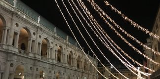 Lanci di lattine di birra contro i passanti in piazza dei Signori