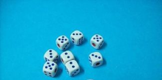 Campo Marzo, giocano a dadi per “distrarre” la vendita di droga