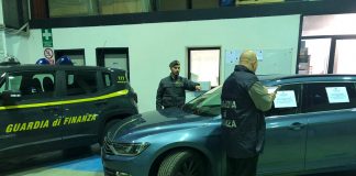 Commercialista intesta l’auto all’amica rumena per sottrarsi al pagamento di 80 mila euro di tasse