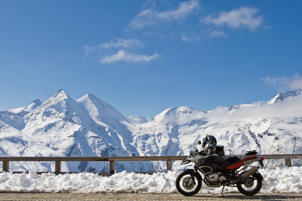 Moto in inverno: come vestirsi, gli accessori indispensabili