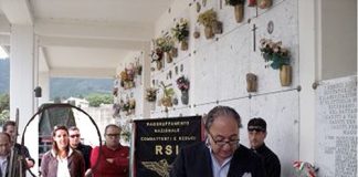 Meritocrazia per Elena Donazzan: essere Benigno e Giovine, e magari nostalgici 25 aprile: Elena Donazzan a una commemorazione della R.S.I. (Repubblica Sociale Italiana)