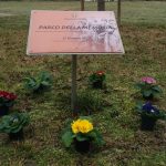 Parchi cittadini, aggressione a Gonzato e immigrazione, Asproso: “non istigare all’odio” Fiori parco Fornaci e targa Giornata della Memoria
