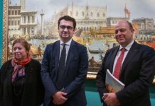 Proroga mostra Trionfo del Colore, Colombara: “una nostra vittoria” Il Trionfo del colore, da sinistra, Markova, Rucco, Zuffi davanti a "Il ritorno del Bucintoro all'approdo di Palazzo Ducale" del Canaletto