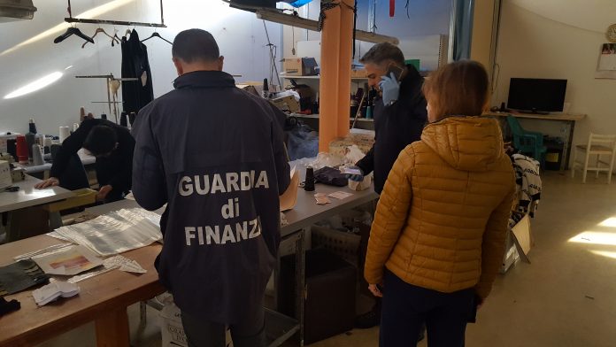 Laboratorio tessile cinese a malo sequestrato da GdF