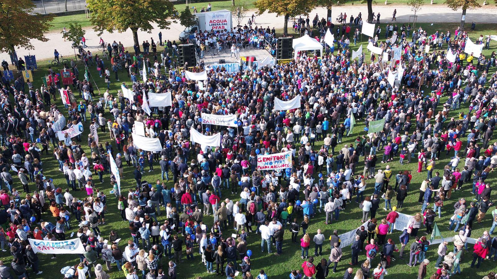 Manifestazione a Lonigo (Vicenza) contro i Pfas