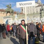 Vicenza e TAV, Dalla Rosa e opposizione: “sogno” del tunnel, approfondire proposte Gruppo Misto ed ex assessore Cicero Manifestazione pro Tav, l'assessore Cicero sfila a Torino con il cartello VICENZA