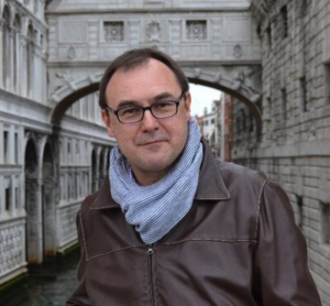 Marino Smiderle nella foto del suo profilo Twitter davanti al ponte dei Sospiri di Venezia
