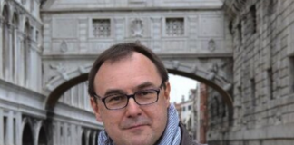 Marino Smiderle, pentito: “mercato opaco, per non dire truffaldino” delle banche venete… Marino Smiderle nella foto del suo profilo Twitter davanti al ponte dei Sospiri di Venezia